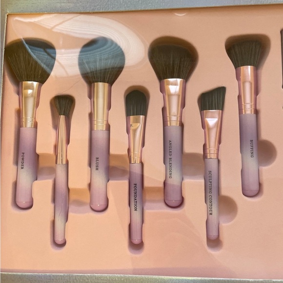 Lavender Makeup Brush Set - Picture 3 of 8